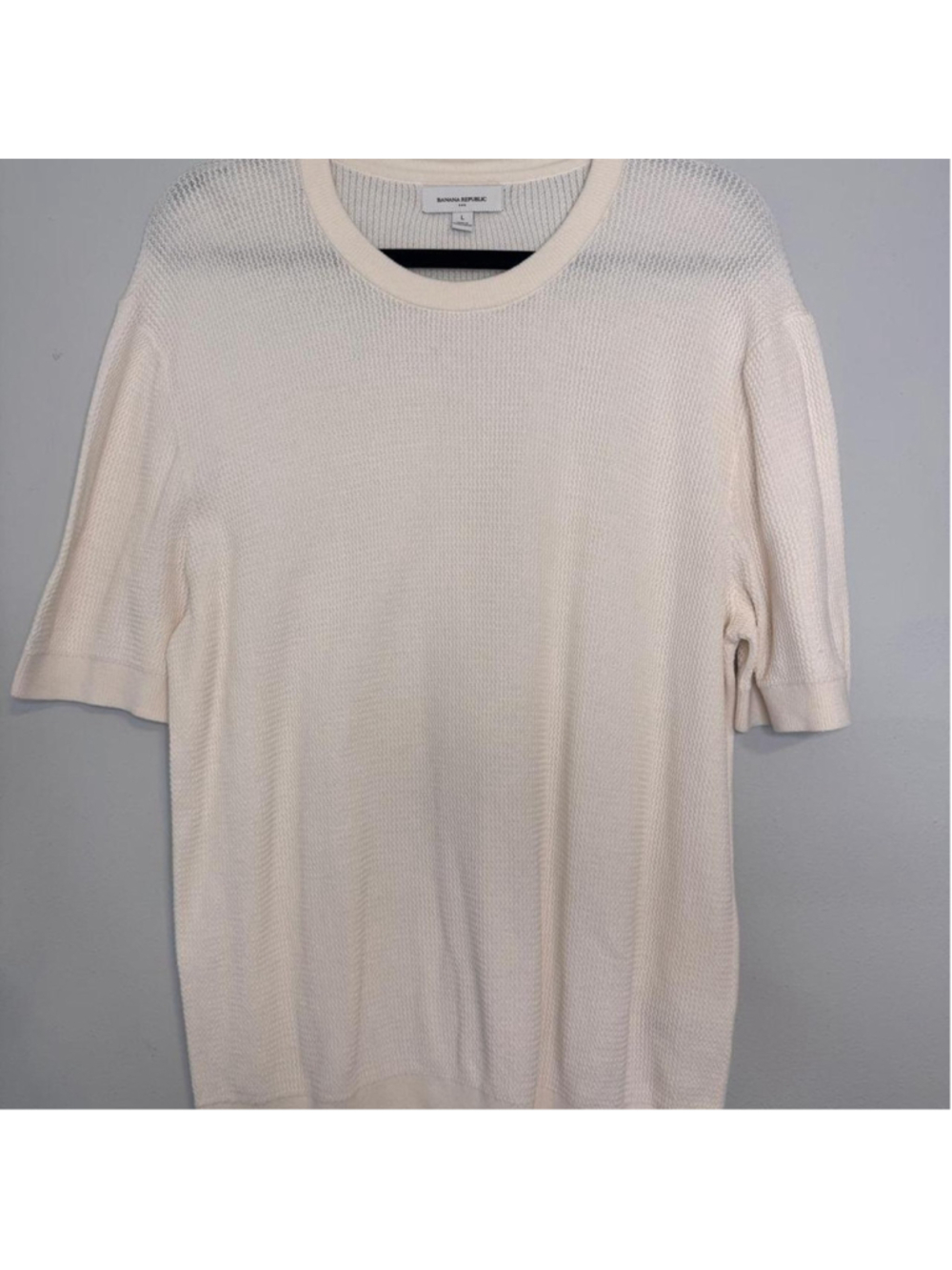 Banana Republic cream knit short sleeve shirt in size L